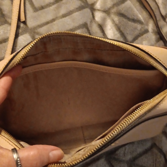 Michal Kors Crossbody purse - Picture 2 of 3
